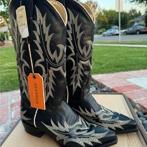 NEW in Box Stetson Black and Cream Western Boots Embroidered 7 Women’s